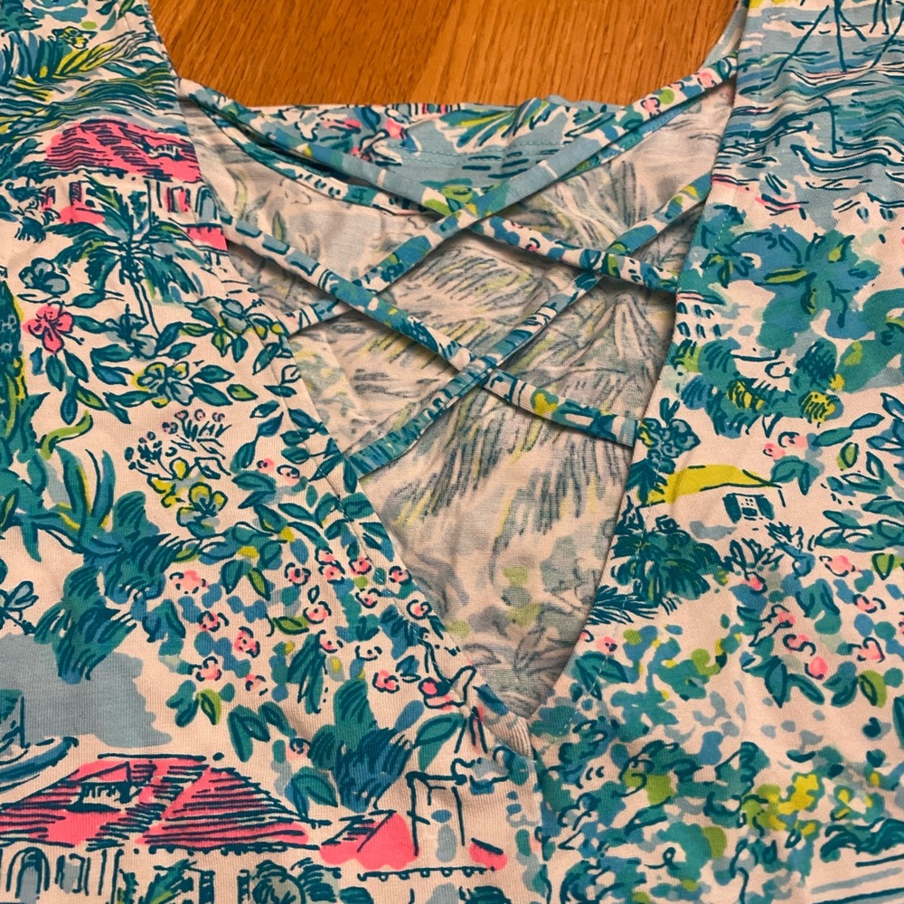Stunning Lilly Pulitzer top - L